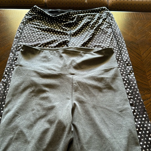 Set of 2 workout pants. Polka dot xl cropped vogo athletica. Gray just fab 2X - Picture 1 of 1